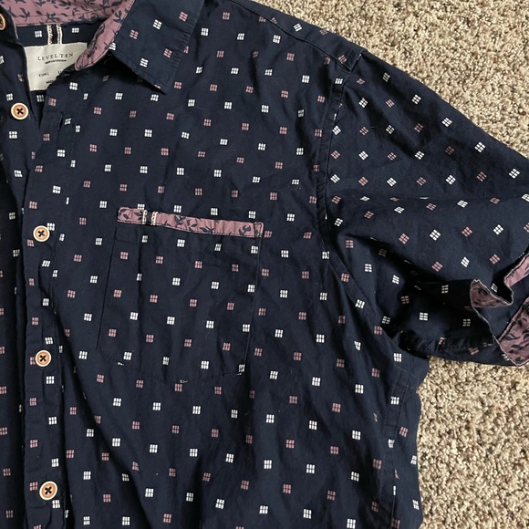 COPY - Button up - Picture 2 of 3